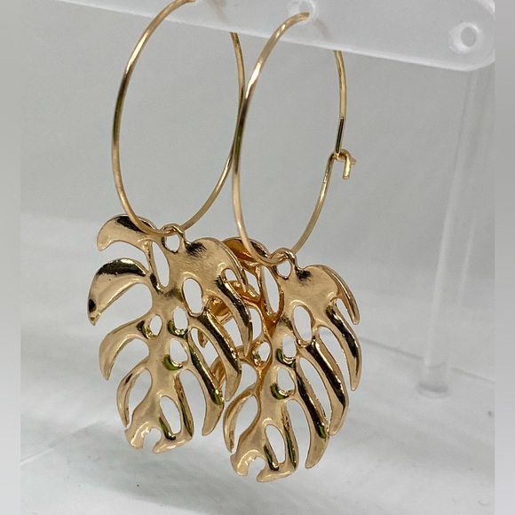 Leaf 🍃 pendant hoop earrings !!! - Picture 4 of 9